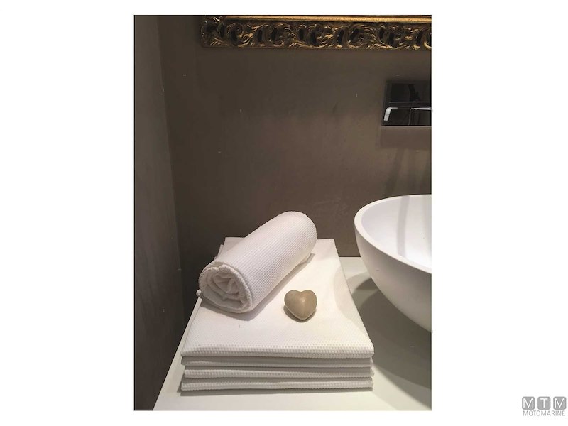 SET ASCIUGAMANI MONOUSO 