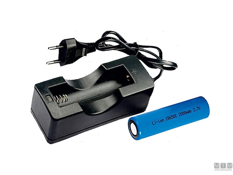 Batteria Ricaricabile Tipo 18650 e Caricabatterie