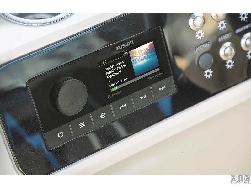 Fusion Apollo MS-RA210 RDS / USB Bluetooth Marine Stereo