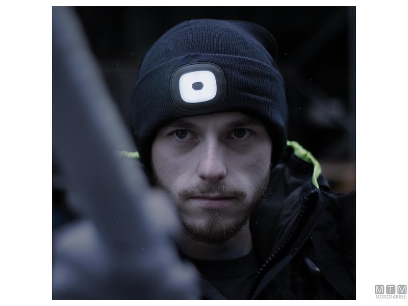 BERRETTO CON LUCE LED RICARICABILE 