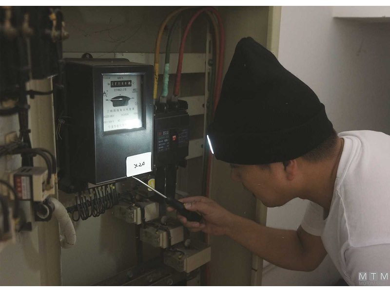 BERRETTO CON LUCE LED RICARICABILE 