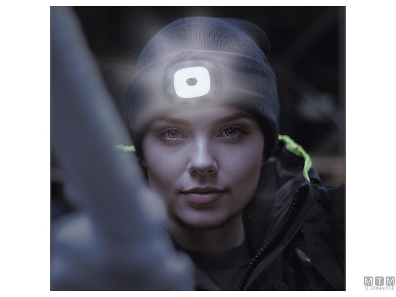 BERRETTO CON LUCE LED RICARICABILE 