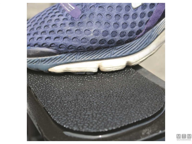 GATORSKINZ STEP PAD 16X4 406X102MM CF2PZ 