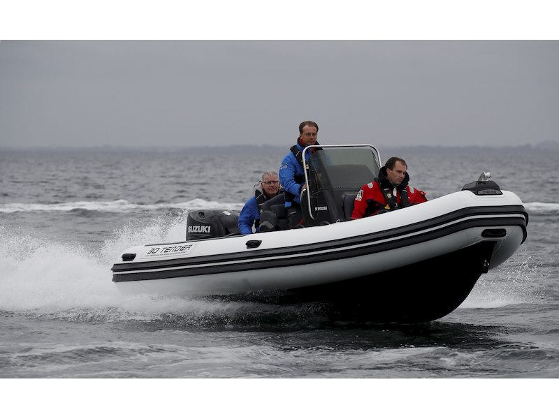 3D TENDER DREAM 6 PVC WHITE GELCOAT BLACK