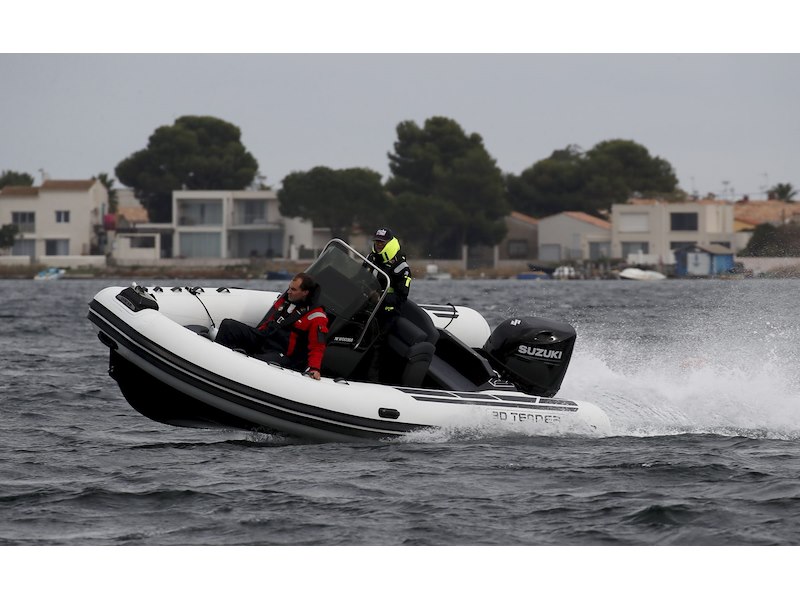 3D TENDER DREAM 6 HYPALON WHITE GELCOAT BLACK