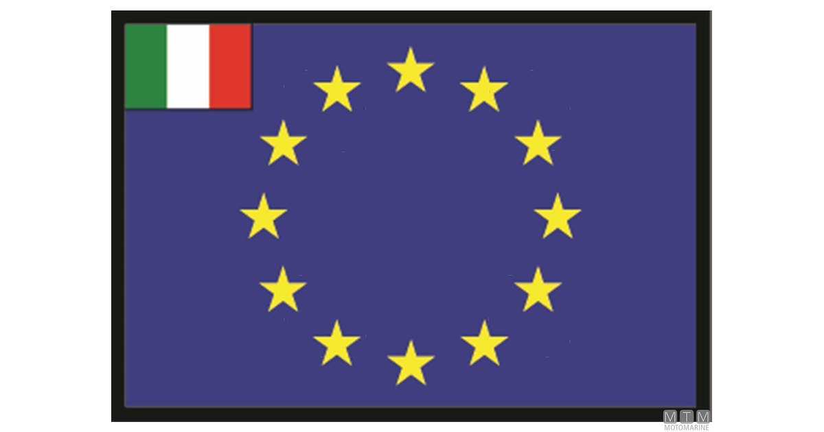 Bandiere D'ondeggiamento Dell'Unione Europea E Dell'alia